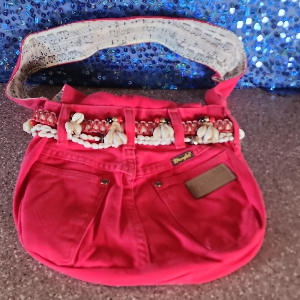 Wrangler, Red Shell and Music Design Shoulder Bag . - Picture 2 of 15